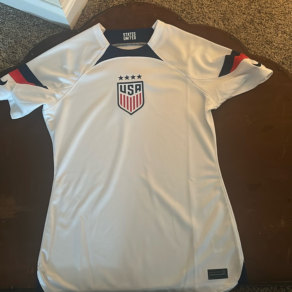 U.S Soccer jersey dry fit Nike. This is a small in women’s. Brand new.